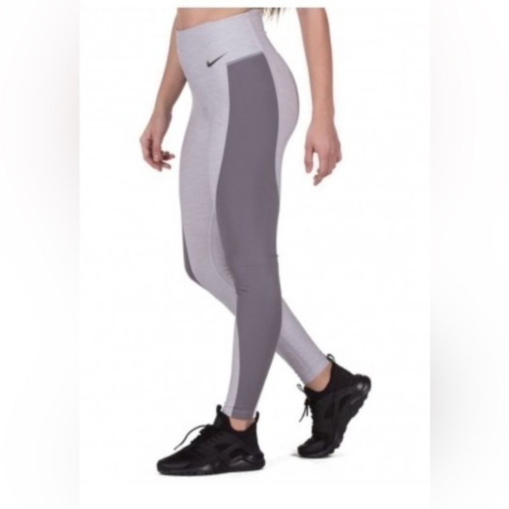 NWOT NIKE Sculpt Hyper Crop Legging  Dri-Fit Technology Size Medium